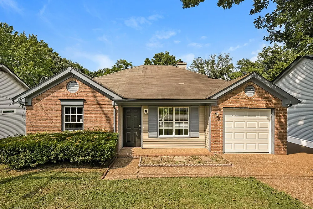 3 bed, 2.0 bath, 1409 sqft, $2,065 — Photo 1