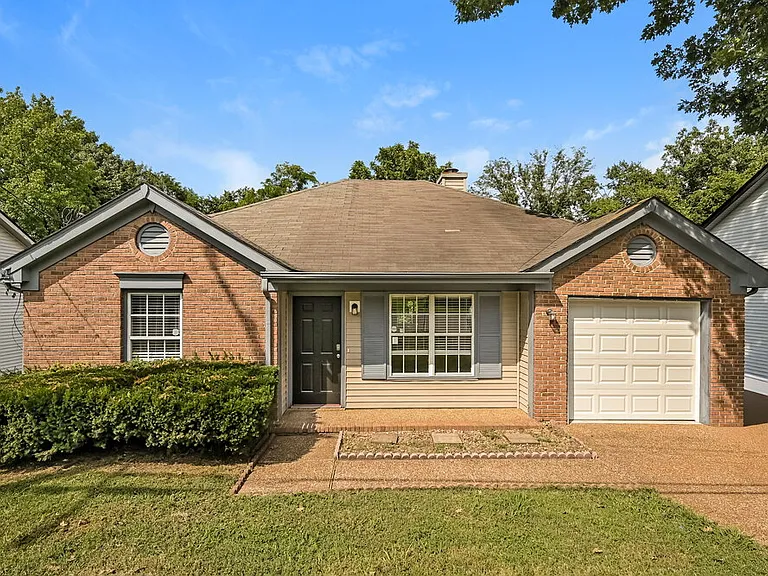 5340 Village Way — Photo 1