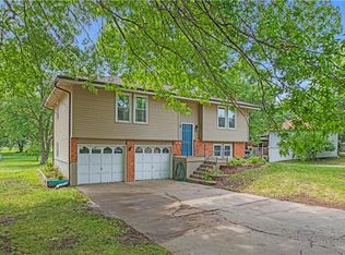 2212 N 153rd St, Basehor, KS 66007