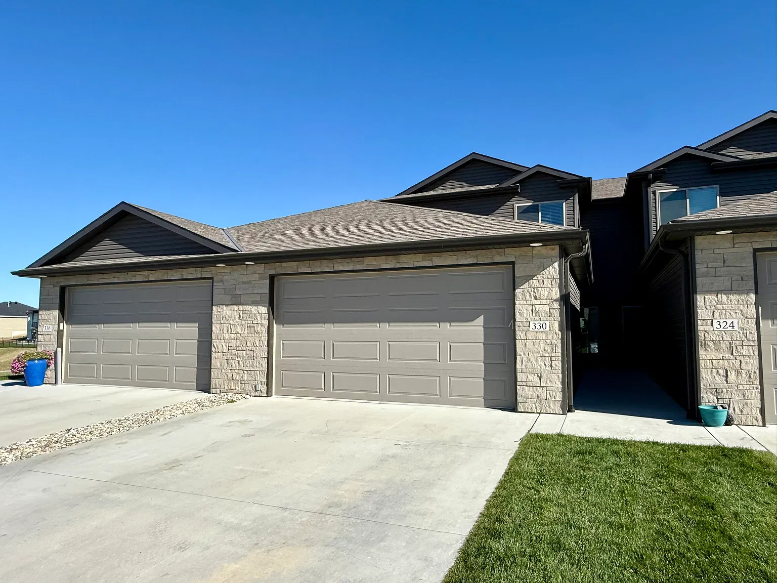 3 bed, 1792 sqft, $2,400 — Photo 1