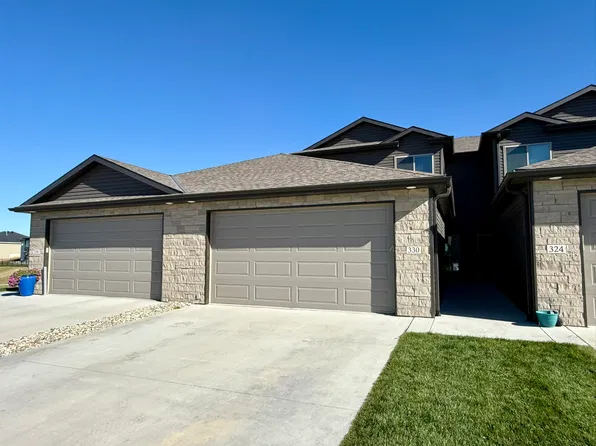 330 Half Moon Dr, Lincoln, NE 68527