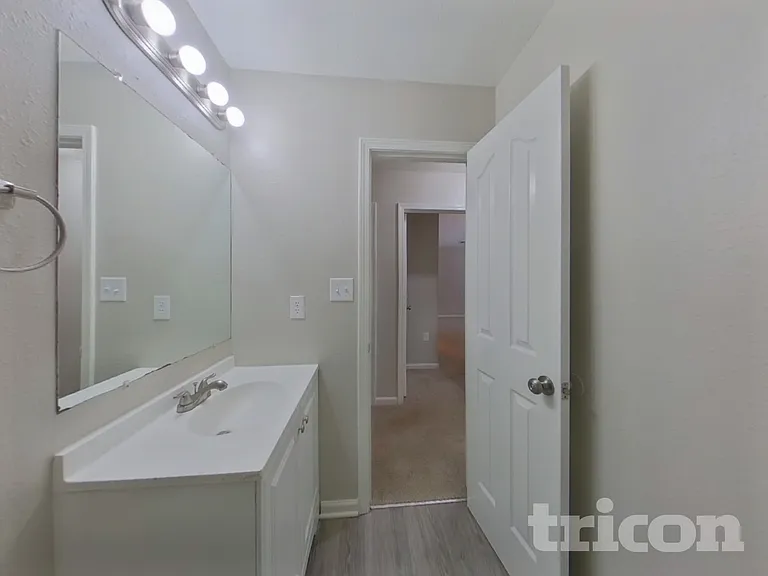 4614 Christenbury Hills Ln — Photo 16