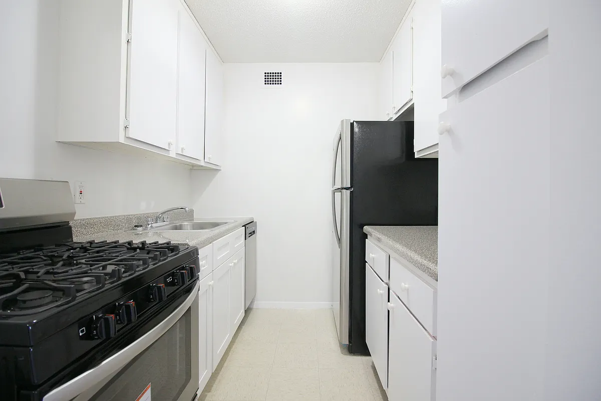 Building Photo - 401 2nd Ave #25A
