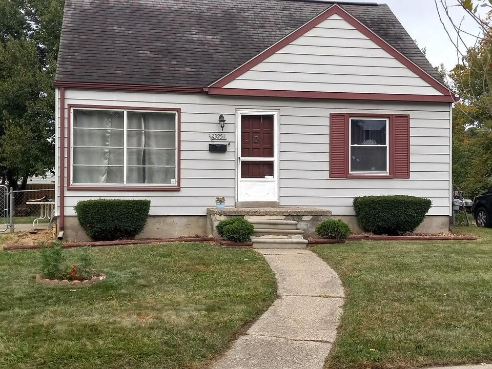 2nd image of 23251 Rosewood St