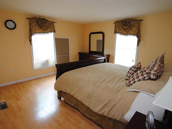 2nd image of 134 Barbara Ln #134