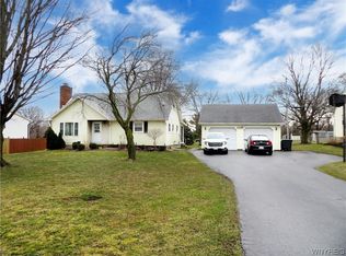 4497 Sunset Dr, Lockport, NY 14094