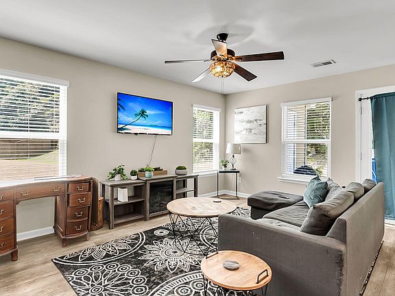 3rd image of 284 Spencer Cir