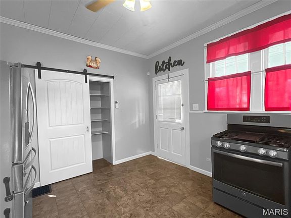 4th image of 400 Rebecca Ave