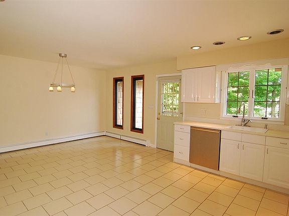 3rd image of 49 Forest Ave