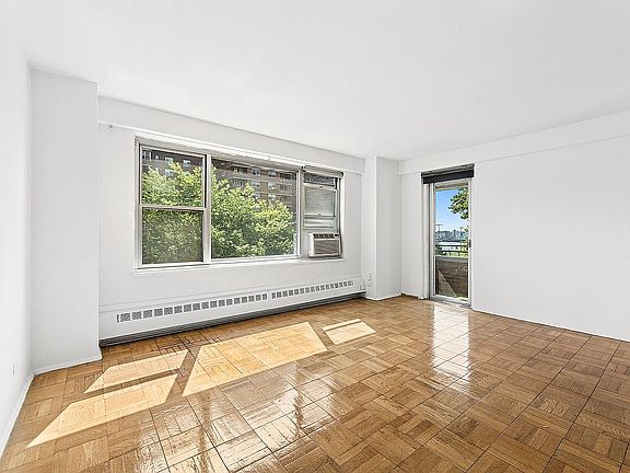 4th image of 572 Grand St APT G503