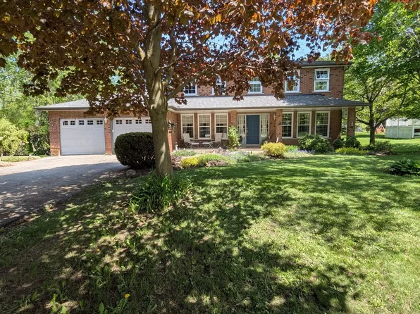 11 Lynda Ave, Mono, ON L9W 1Z4