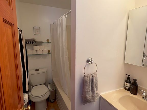 3rd image of 277 Putnam Ave