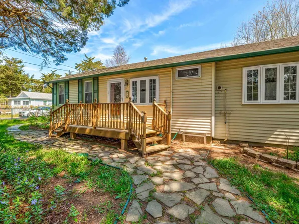 14 Golden Ln, Villas, NJ 08251