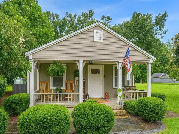 102 Pope St, Erwin, NC 28339