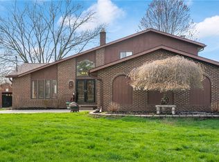 7010 Spafford Rd, Olmsted Township, OH 44138