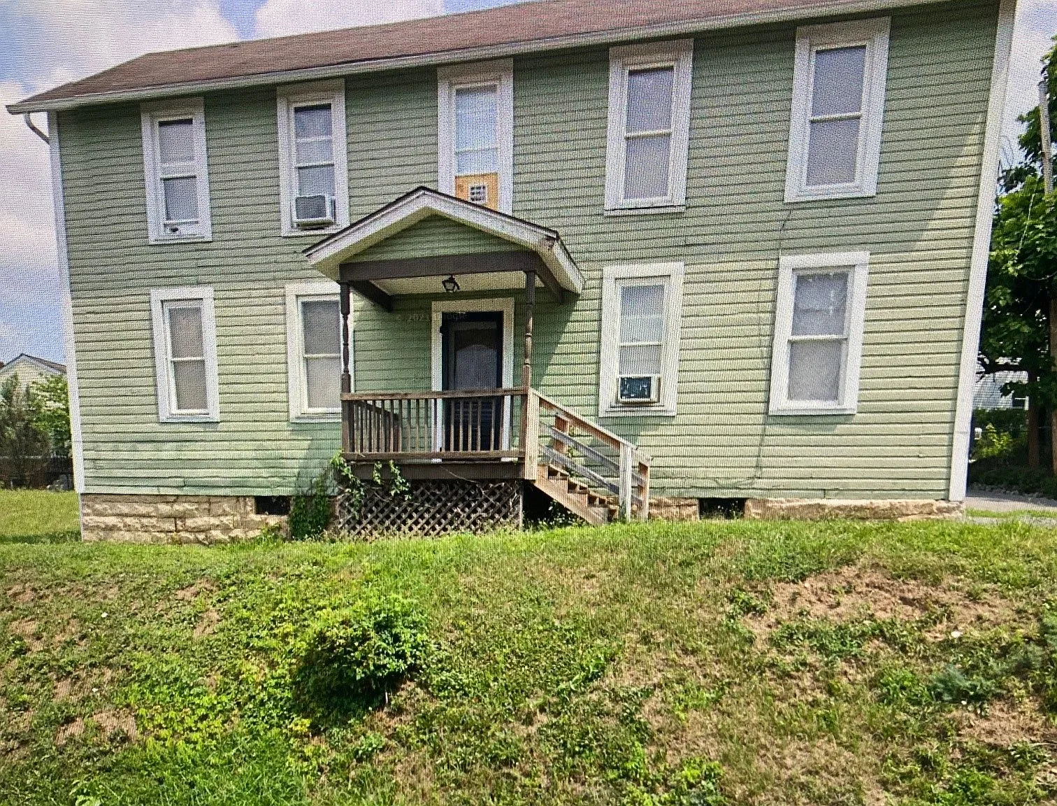 4 bed, 1900 sqft, $1,500 — Photo 1
