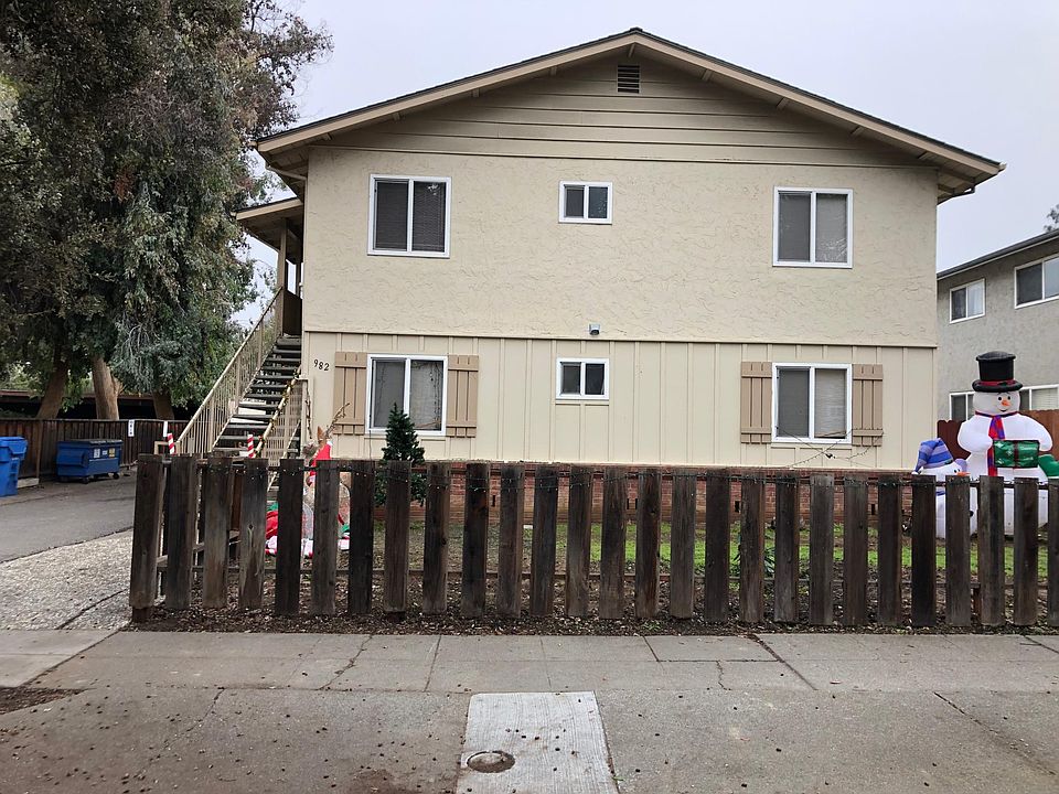 1st image of 982 Helen Ave APT 4