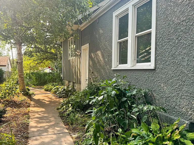 side yard and side door access