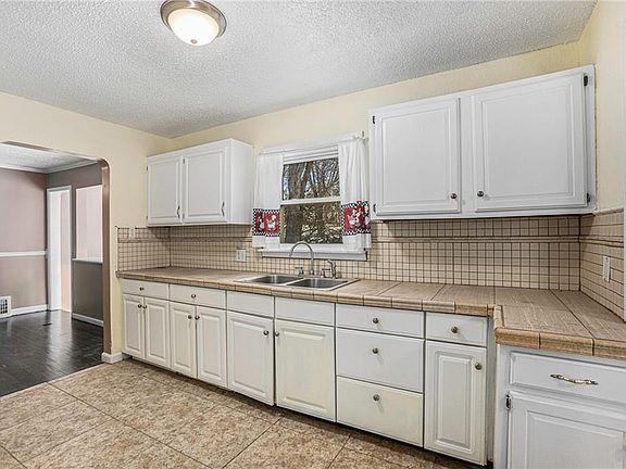 2nd image of 4345 Victory Dr