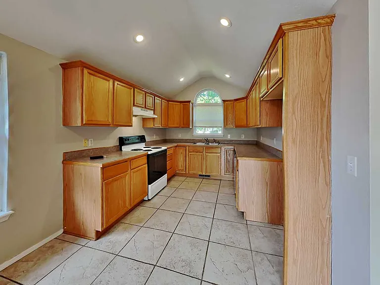720 N Elder Ave — Photo 7