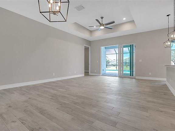 5th image of 347 Sweetwater Dr