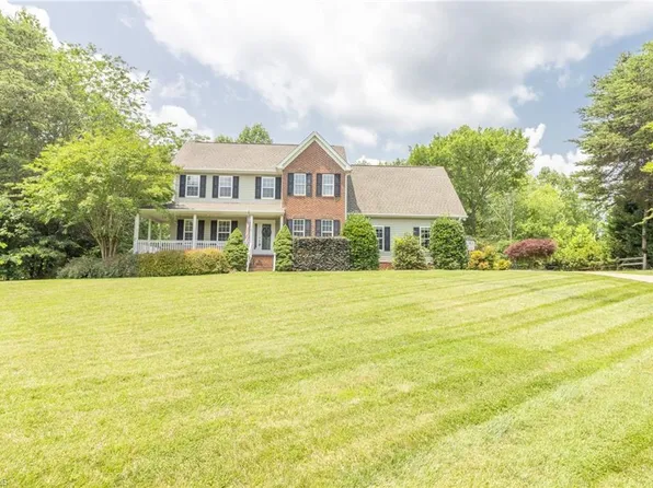 107 Cottonwood Ln, Summerfield, NC 27358