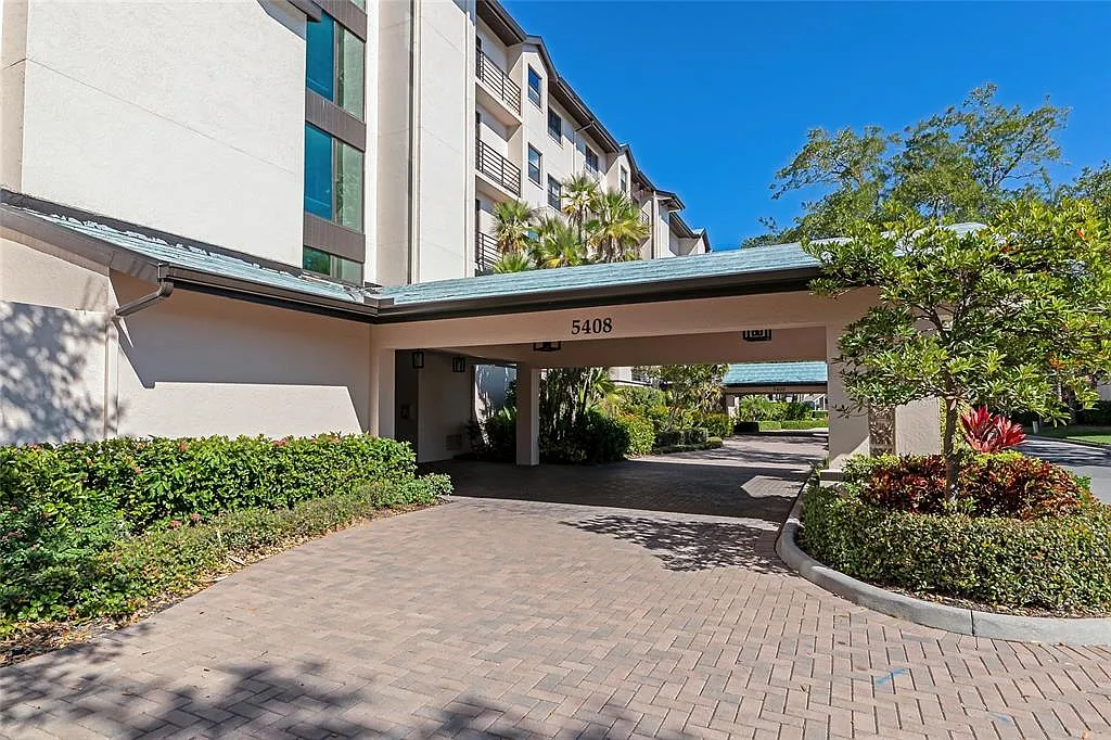 2 bed, 2.0 bath, 1695 sqft, $3,000 — Photo 3