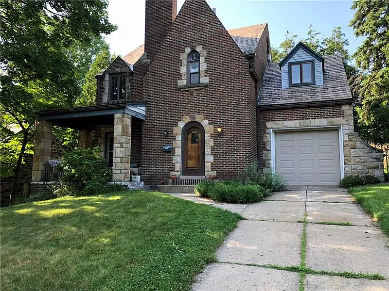 207 Thompson Dr photo 1