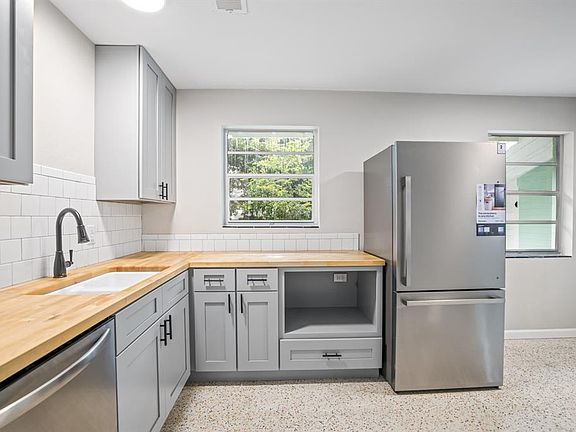 3rd image of 109 Astor St