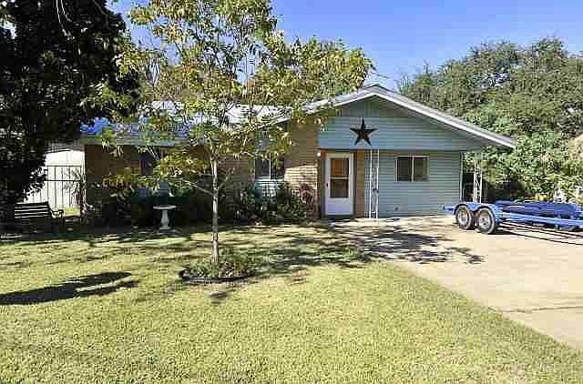 1st image of 102 Elm Dr