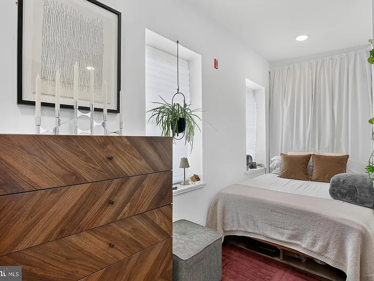 2046 E Huntingdon St #3R — Photo 4