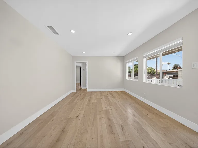 11840 Arminta St — Photo 14