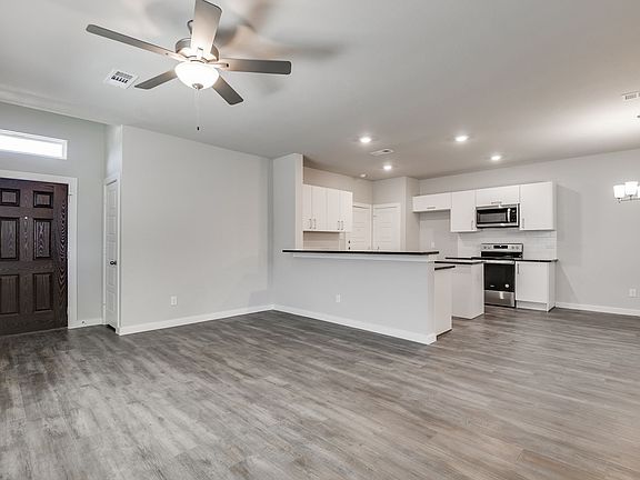 4th image of 612 Wheatfield Dr