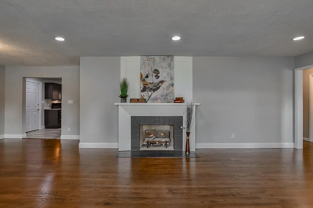 4 bed, 2000 sqft, $2,400 — Photo 3