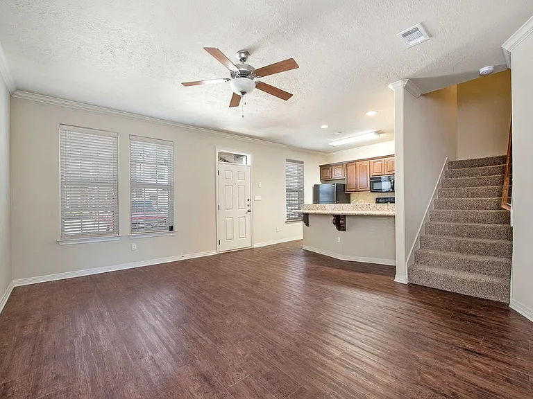 503 Forest Dr — Photo 3