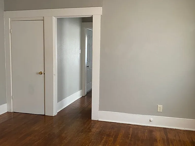215 Paschal St — Photo 3