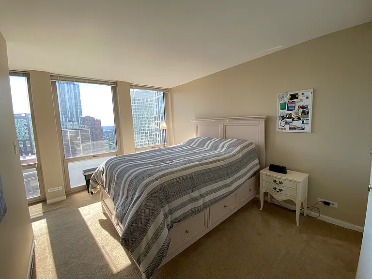 111 E Chestnut St #26D — Photo 5