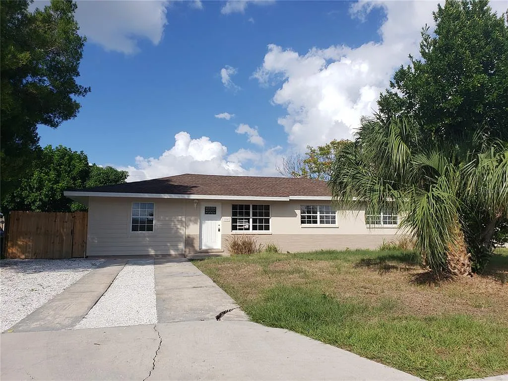 3 bed, 2.0 bath, 1764 sqft, $2,300 — Photo 2