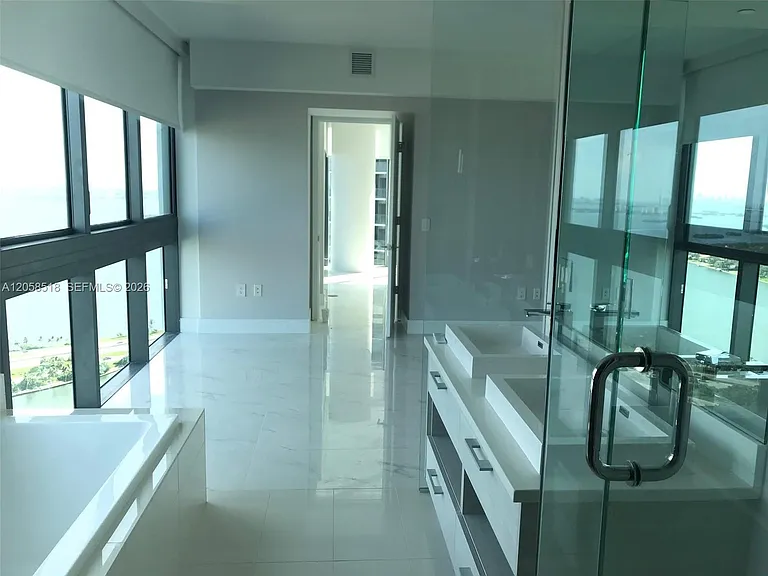 650 NE 32nd St #4508 — Photo 9