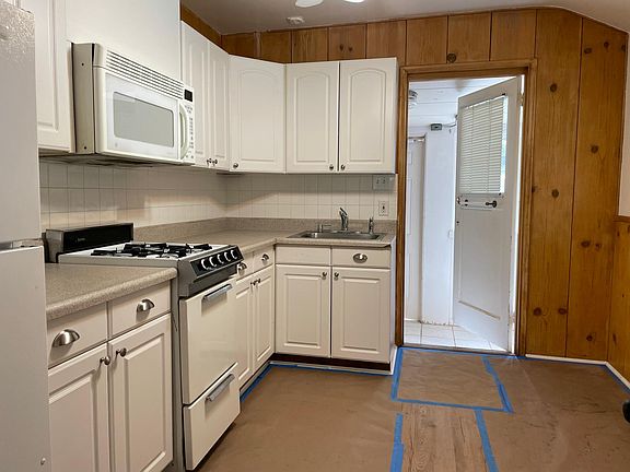 4th image of 423 Mountain Dr