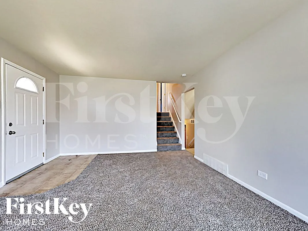 3 bed, 2.0 bath, 1360 sqft, $2,645 — Photo 2
