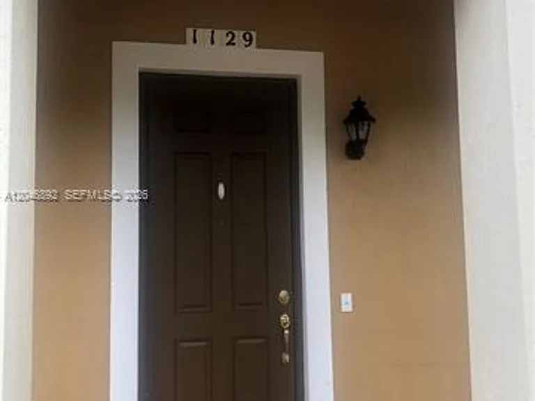 1129 SW 147th Ter #Townhouse 1129 — Photo 3