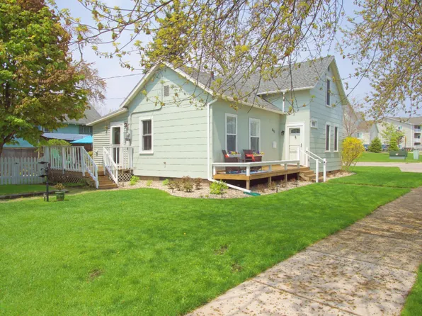 621 N 5th St, Grand Haven, MI 49417