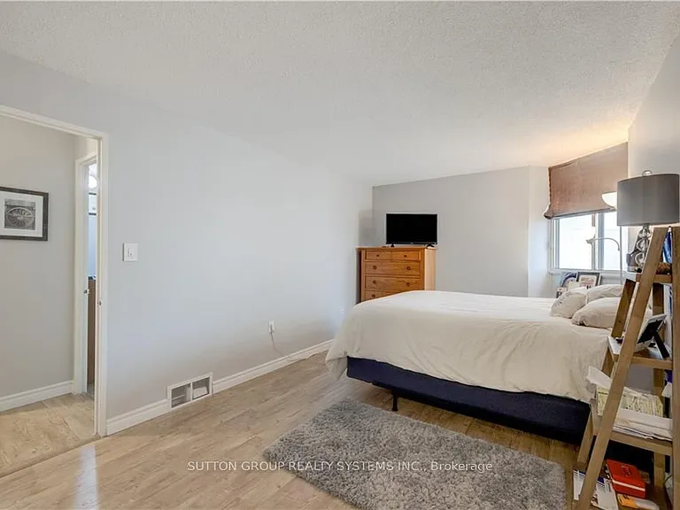 323 Colborne St #1004 — Photo 15