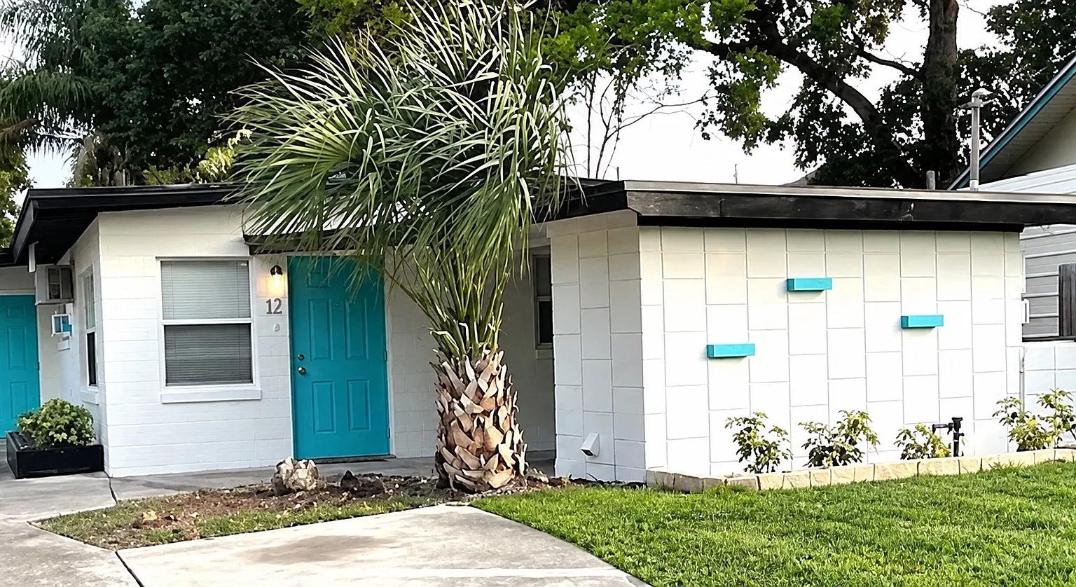 80 W Esther St — Photo 1