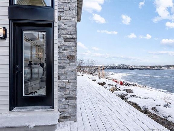 2nd image of 17 River St