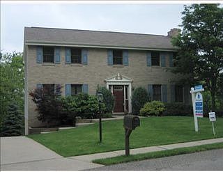 1st image of 208 Hampshire Dr
