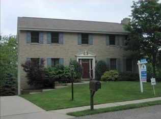 208 Hampshire Dr, Cranberry Township, PA 16066
