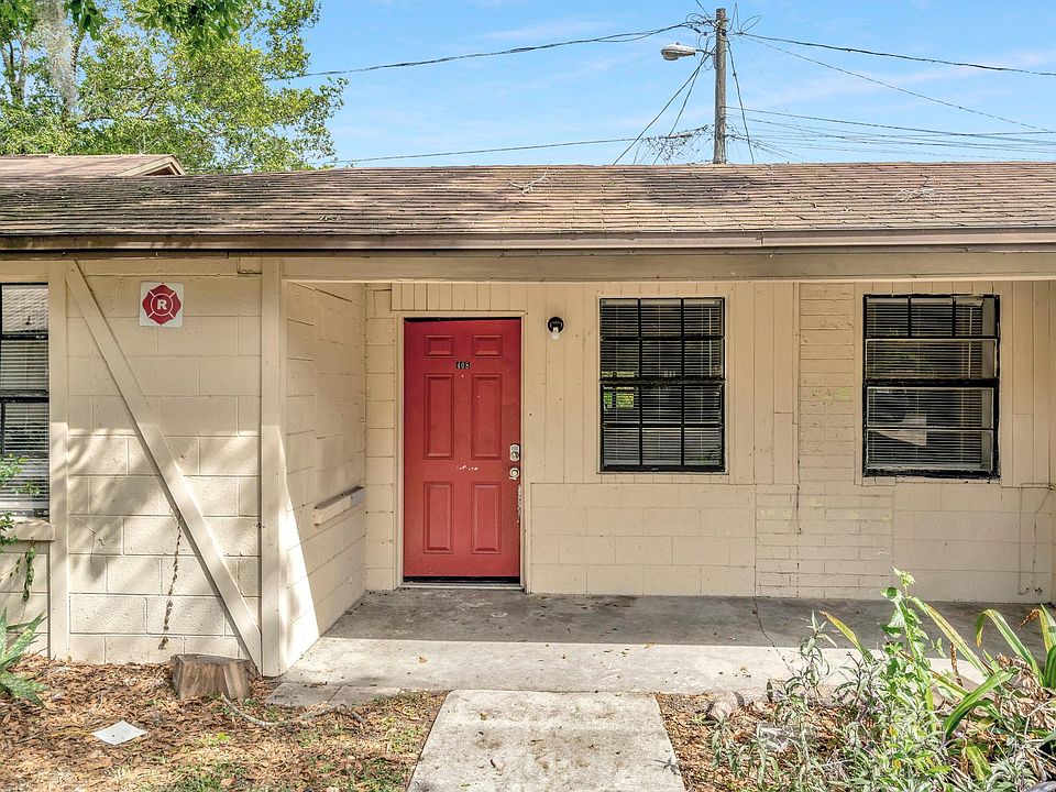 1st image of 408 Pinewood Ct #408