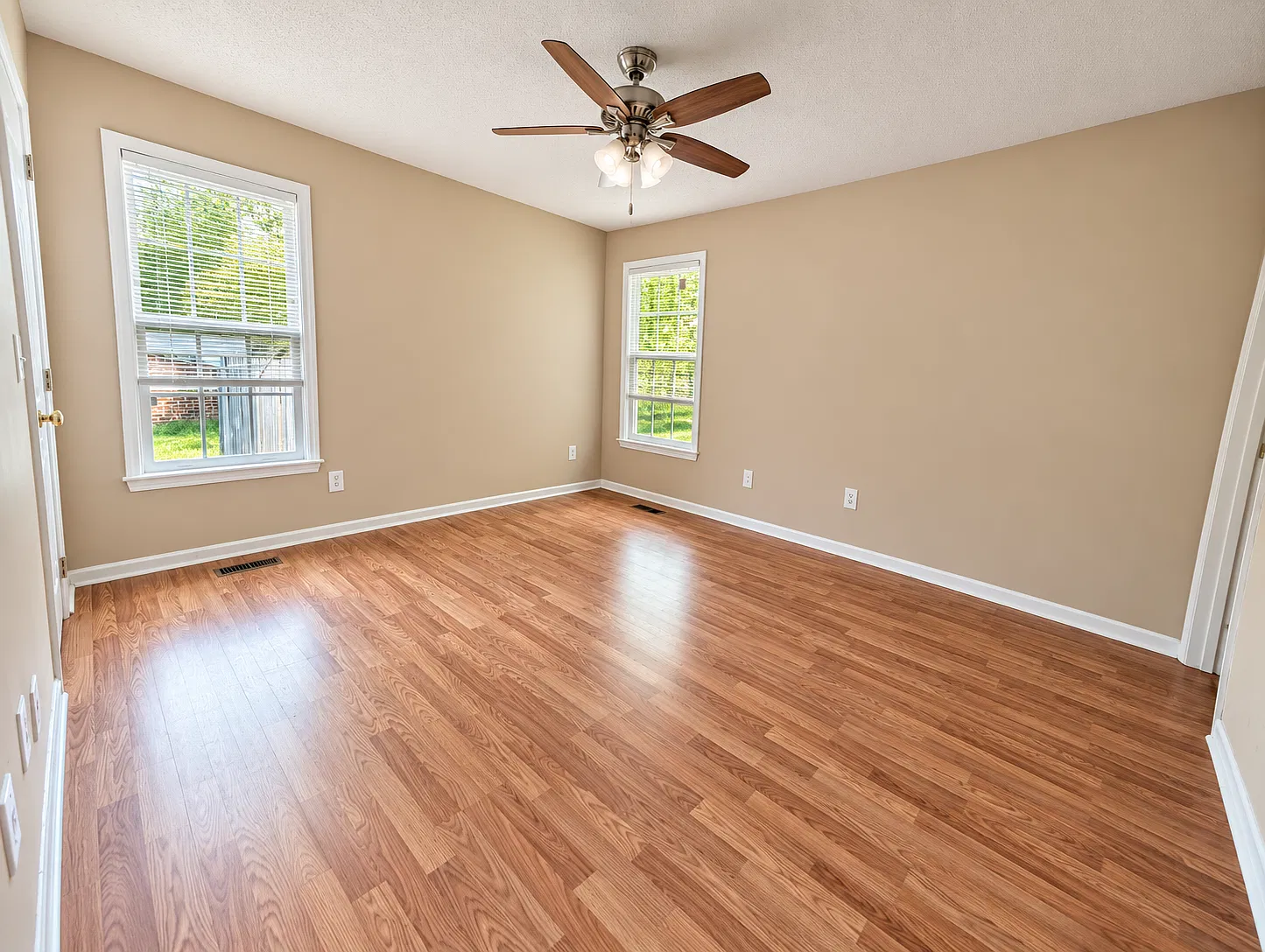 3 bed, 1100 sqft, $2,000 — Photo 4